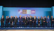 NATO Zirvesi'nde aile fotoğrafı çektirildi