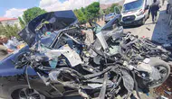 Bingöl'de Feci Kaza! Park Halindeki Tıra Çarpan Otomobil Hurdaya Döndü