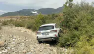 Gazipaşa'da Otomobil Dereye Uçtu: Sürücü Hastaneye Kaldırıldı!
