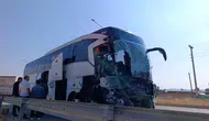 Afyonkarahisar'da Otobüs Kamyonete Çarptı: 1 Ölü, 15 Yaralı!