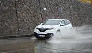 Erzurum-Bingöl Yolu Çirişli Mevkiinde Sel Dehşeti: Sürücüler Zor Anlar Yaşadı