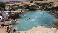 Sivas’ta Kuruyan Uyuz Gölü Yeniden Canlandı: Ziyaretçi Akını Başladı