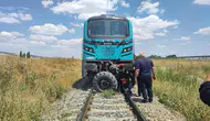 Şarkışla’da Hemzemin Geçitte Kaza: Yük Treni Traktöre Çarptı!