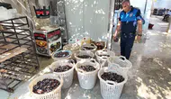 Mersin'de Skandal Baskın: Gazete Kağıdıyla Pişirilen Midyeler Yakalandı!
