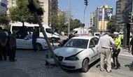 Nalçacı Caddesi Kavşağında Feci Kaza: Araçlar Savrulup Direğe Çarptı