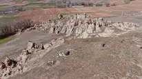 Sivas'ta Mars'ı Andıran Kayalıklarda Mahsur Kalan Genç Kurtarıldı
