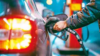 Akaryakıta Çifte Zam Geldi: Benzin Ve Motorin Fiyatları Arttı