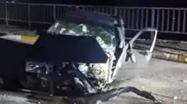 Suşehri’nde Otomobil Aydınlatma Direğine Çarptı