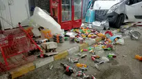 Sivas’ta Kamyonet Markete Girdi