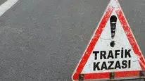 Sivas-Erzincan Yolunda Taksi Tıra Çarptı: 1 Kişi Hastaneye Kaldırıldı