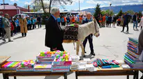 Eşekli Dostoyevski Köy Köy Gezip Öğrencilere Kitap Dağıttı!