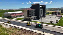 Sivas Belediyesi'nden Okul Çevresine Dev Hizmet: Asfalt Mesaisi Başladı