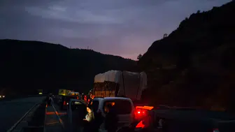 Sivas'ta Sağanak Sonrası Heyelan: Kara Yolunda 10 Kilometrelik Araç Kuyruğu
