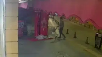 Sivas’ta Market Arabası Hırsızlığı Kamerada