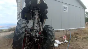 Sivas’ta Korkutan Kaza: Traktör Evin Duvarını Yıktı