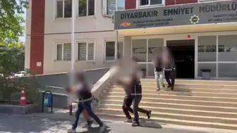 Sur'da 2 El Bombası Ele Geçirildi: Şüpheliler Parmaklıklar Ardında