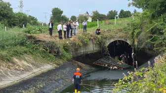Bafra'da Otomobil Sulama Kanalına Uçtu: 1 Yaralı, Kayıp Sürücü Aranıyor