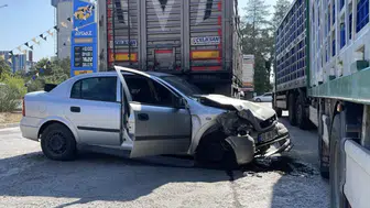 Sivas’ta Polisten Kaçan Sürücü Park Halindeki Tırın Altına Girdi