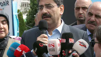 Sivas Kent Meydanı’nda Demokrasi Kürsüsü: “Sivas’a Dair 1 Fikir” Projesi Başlatıldı!