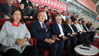 Trendyol 1. Lig 5. Hafta Heyecanı: Vali Şimşek Müsabakayı Tribünden Takip Etti