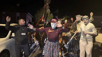 Sivas Altınyayla’da Asırlık Düğün Geleneği: Deve Oyunu Ve Eşeğe Bindirme Adeti Sürüyor