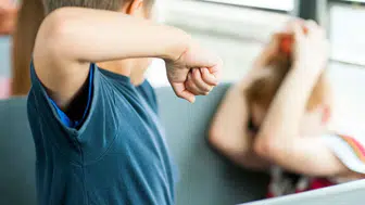 Okullarda Şiddet Alarmı: Uzmanlardan Ailelere Kritik Uyarı