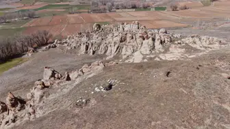 Sivas'ta Mars'ı Andıran Kayalıklarda Mahsur Kalan Genç Kurtarıldı