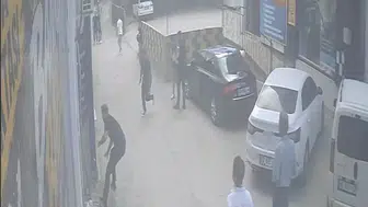 Kadını Kurtarmak İsteyen Genç Bıçaklandı: O Anlar Kamerada