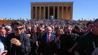 CHP'nin 103. kuruluş yıl dönümünde Kılıçdaroğlu Anıtkabir'i ziyaret etti