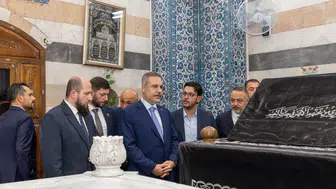 Hakan Fidan Suriye’de Selahaddin Eyyubi Türbesi’nde