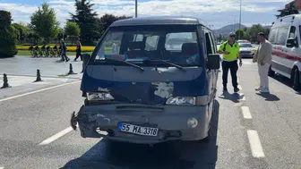 Samsun'da Şiddetli Çarpışma! Araç İçinde Sıkışan Sürücüyü Ekipler Kurtardı