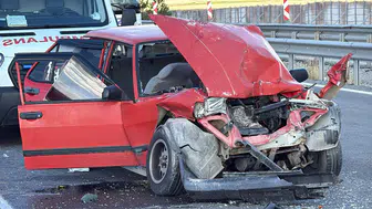 Sivas-Kayseri Yolunda Korkunç Kaza: Otomobil Tıra Çarptı, 6 Yaralı