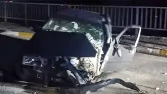Suşehri’nde Otomobil Aydınlatma Direğine Çarptı