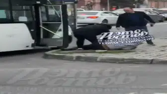 Küçük Kıza Taciz İddiası Sonrası Sokak Ortasında Kavga Çıktı!