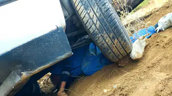Denizli'de Kayan Aracını Durdurmak İsterken Canından Oluyordu