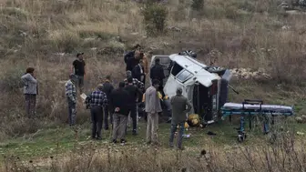Kontrolden Çıkan Otomobil Şarampole Uçtu! 2 Kişi Yaralandı