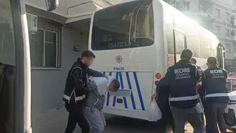 İş Yeri ve Aracı Ateşe Verdiler! İzmir'de 4 Tutuklama