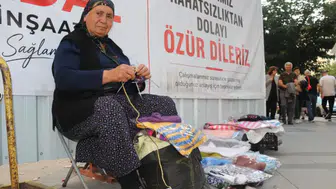 Sivas’ta 75 Yaşındaki Şükriye Teyze Hayata Örgüleriyle Tutunuyor