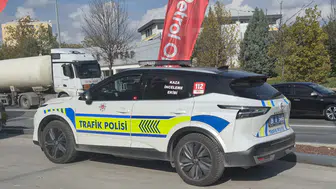 Benzinlikte Korku Dolu Anlar! Otomobil Kadına Çarptı