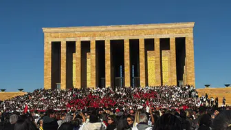 Sivaslı Üniversite Öğrencilerinden Anıtkabir’de LÖSEV’e Destek