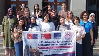 Bursalı Öğrenciler Avrupa'ya Açıldı! Prag'da 3 Haftalık Staj