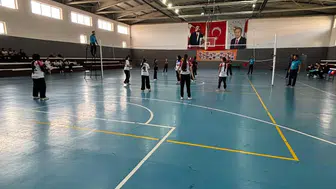 Zara’da Okullar Arası Kızlar Voleybol Turnuvası Düzenlendi