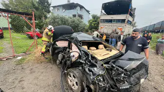 Dörtyol'da Tren ve Otomobil Kazası: İtfaiye Yaralıları Kurtardı