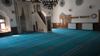Sivas’ta Kale Camii’nin Halıları Yenilendi