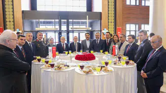 Sivas’ta Protokol ve Vatandaşlar Bayramlaşma Programında Bir Araya Geldi