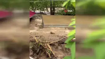 Hatay Dörtyol'da Aşırı Yağış Sel Getirdi: Evleri Su Altında Bıraktı
