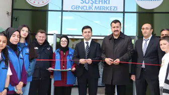 Suşehri’nde 19 Mayıs’a Özel Resim Sergisi Ziyarete Açıldı