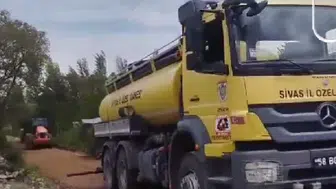 Akıncılar Yağlıçayır Köyü’nde Asfalt Sathi Kaplama Çalışmaları Aralıksız Sürüyor