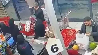 "Bir bakar mısın" diyerek çağırıp kafa attı