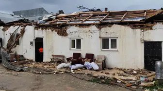 Sivas’ta Kuvvetli Rüzgâr Çatılara Zarar Verdi